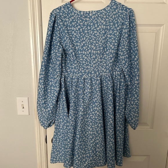 2/$20 NWOT floral v neck dress long lantern sleeve blue white size medium womens - Picture 4 of 10